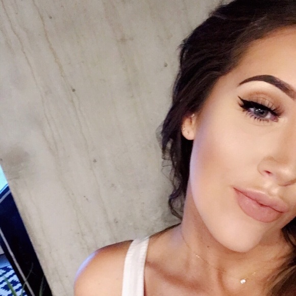 Meet your Posher, Ashley! - Picture 5 of 5